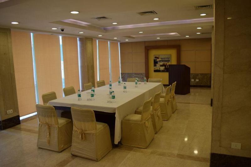 The Janpath Hotel New Delhi Bagian luar foto